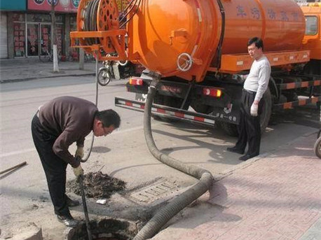 松柏镇清掏化粪池，健康生活从这里开始